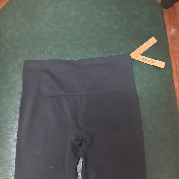 BRAND NEW SKIMS M LEGGINGS - Picture 2 of 3